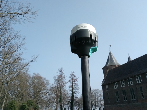 Mobil RTK GPS-mottaker, Emlid Reach RS2 på slottet